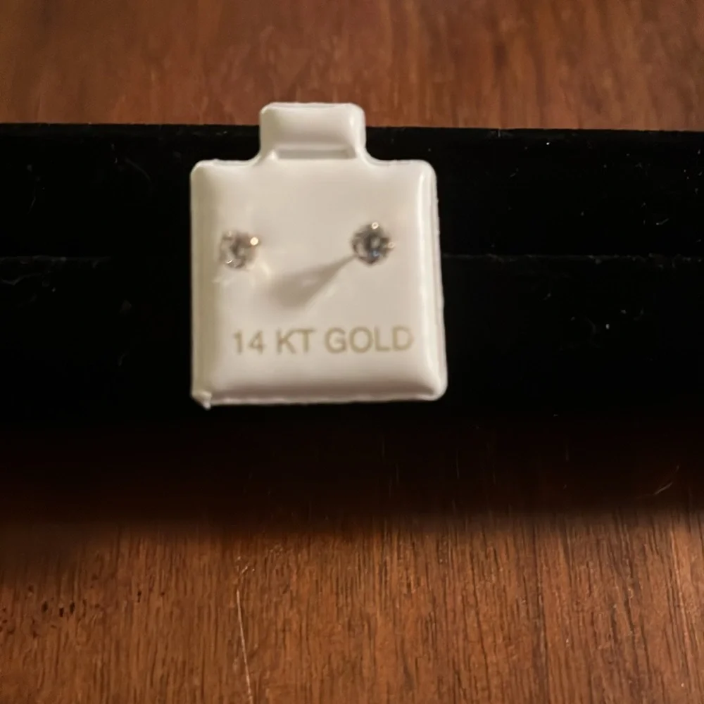 14K Gold Stud Earrings NWOT - Picture 3 of 5